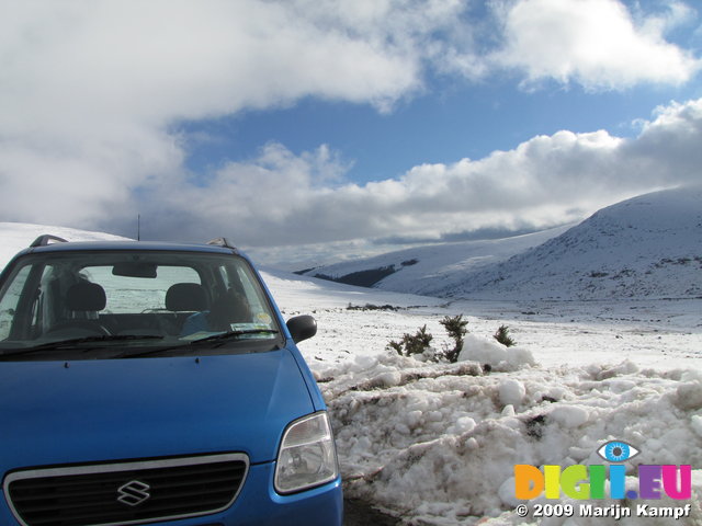 SX02502 Car in snowy Wicklow mountains